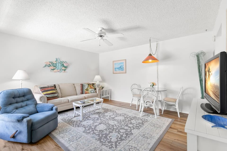 TV and multimedia, Living room, Seating area, Dining area, furniture