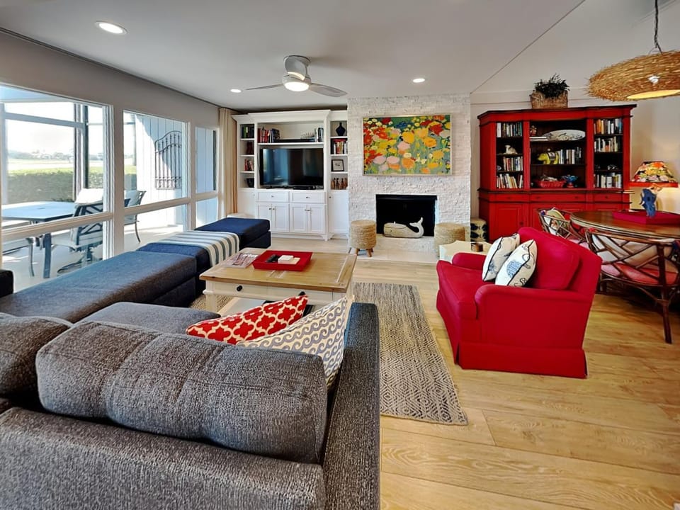 TV and multimedia, View (from property/room), Living room, Seating area, fireplace