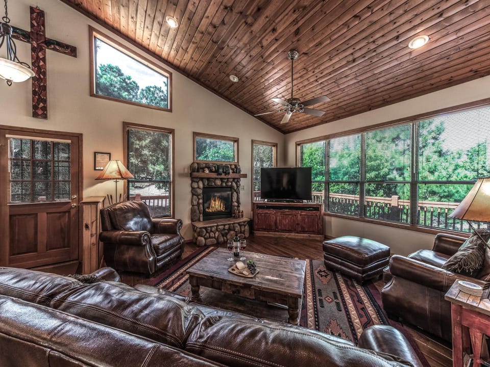TV and multimedia, Living room, Seating area, Garden view, fireplace, furniture
