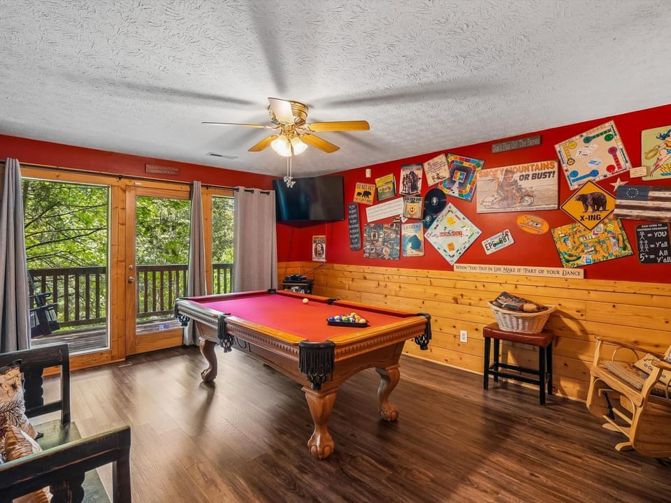 Billiard, Game Room, Balcony/Terrace, furniture
