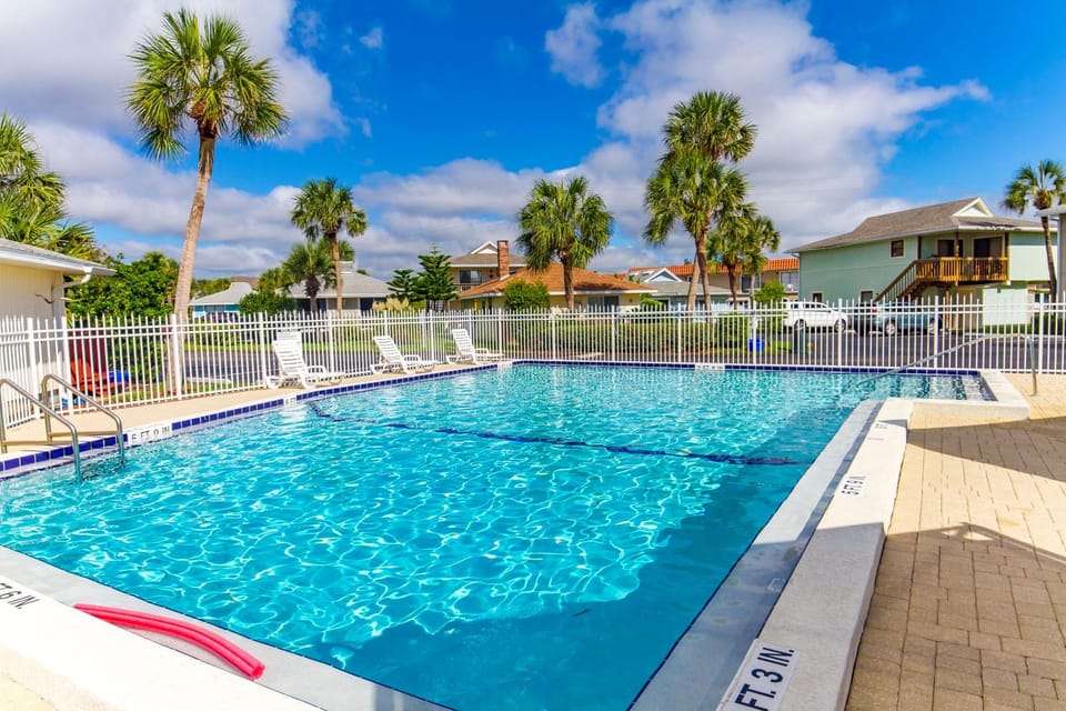 Property building, Garden, Seating area, Swimming pool