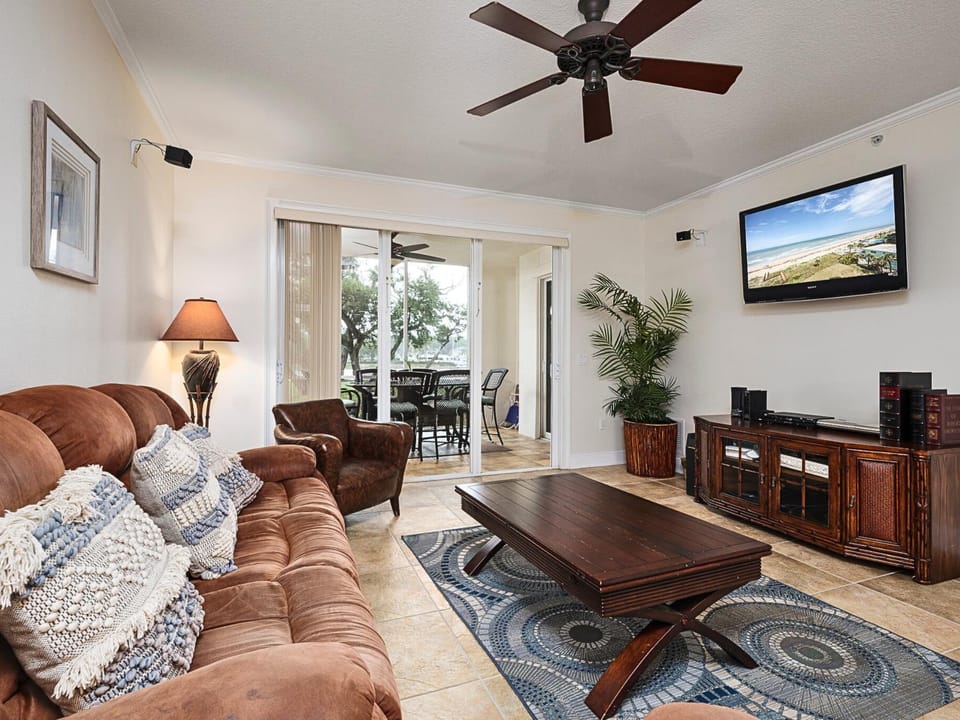 TV and multimedia, Balcony/Terrace, Living room, Seating area, furniture
