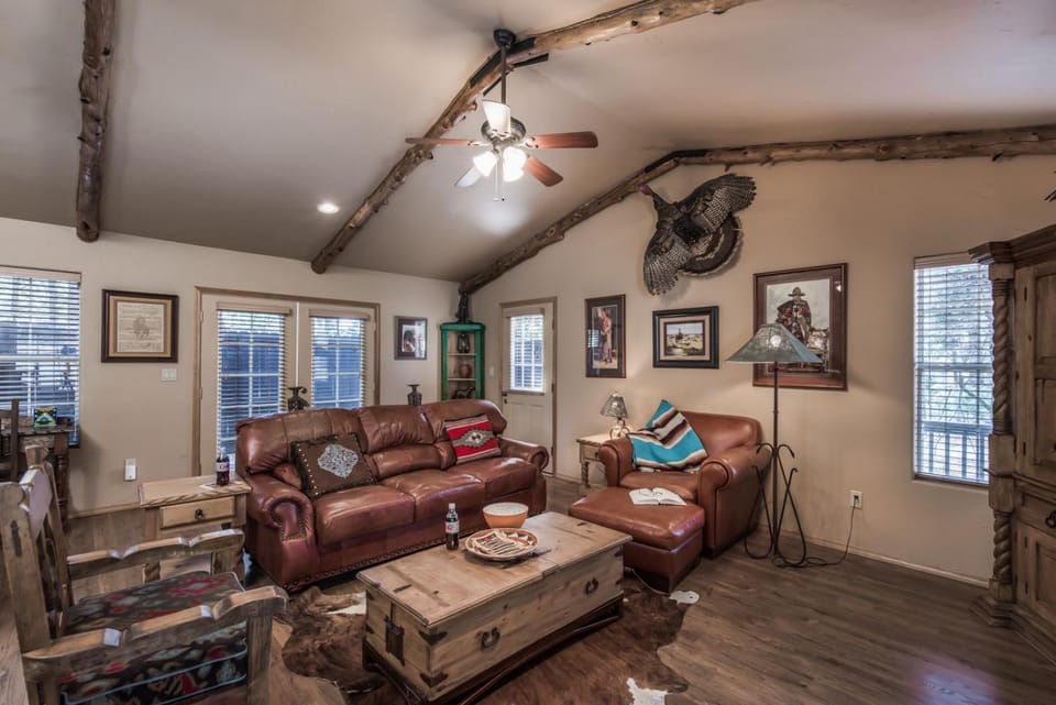 Living room, Seating area, furniture