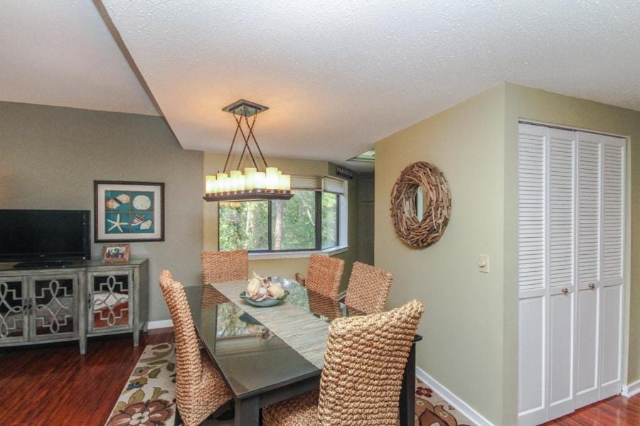 TV and multimedia, Seating area, Dining area, wardrobe