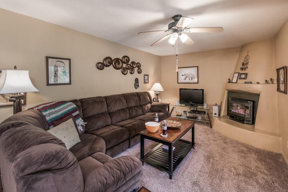 TV and multimedia, Living room, Seating area, fireplace, furniture