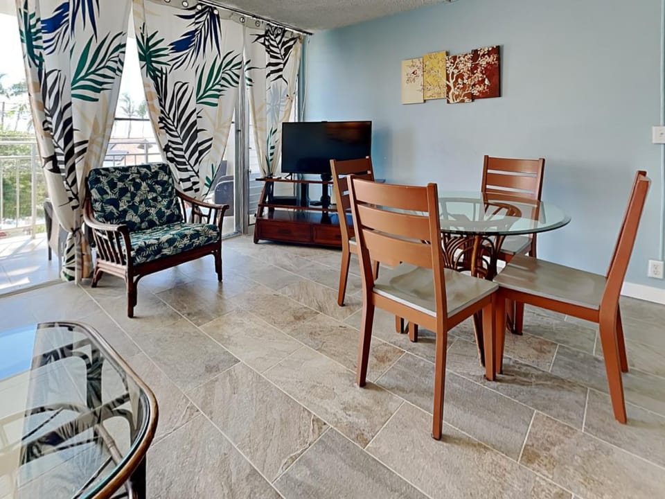 TV and multimedia, Seating area, Dining area, furniture