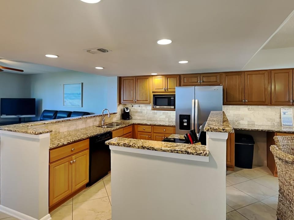 TV and multimedia, Kitchen or kitchenette, Seating area, dishwasher, microwave, oven, stove, kitchen