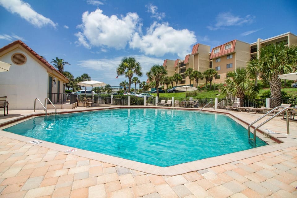Property building, Garden, Seating area, Swimming pool