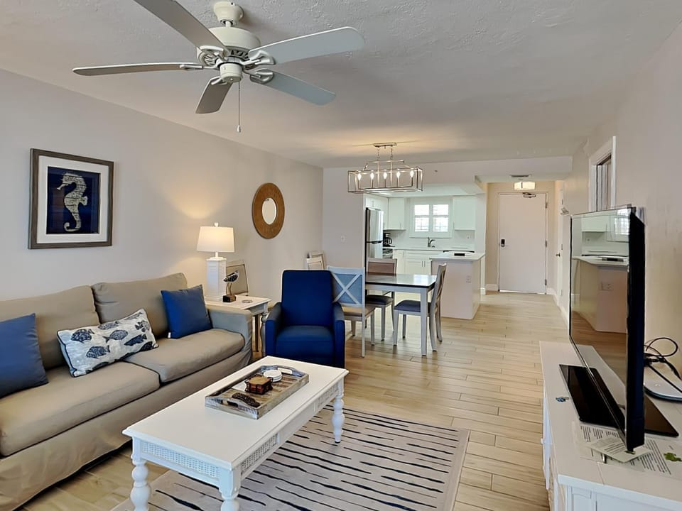 TV and multimedia, Kitchen or kitchenette, Living room, Dining area, furniture