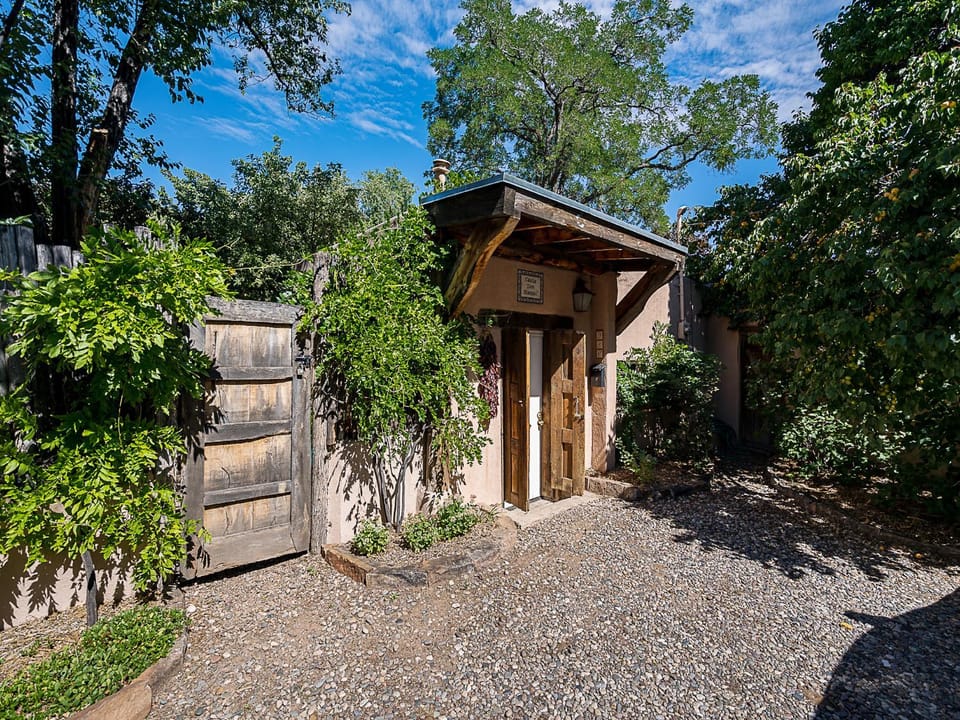 Facade/entrance, Natural landscape, Garden