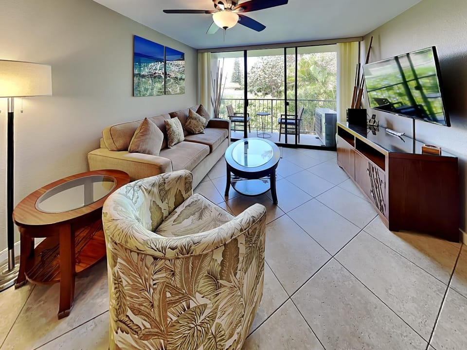 TV and multimedia, Balcony/Terrace, Living room, Seating area, furniture