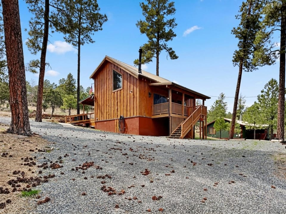 Property building, Facade/entrance, Natural landscape, Balcony/Terrace, Parking