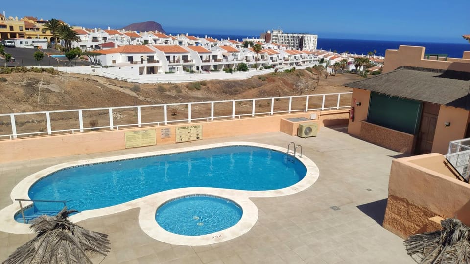 Natural landscape, Sea view, Swimming pool, sunbed