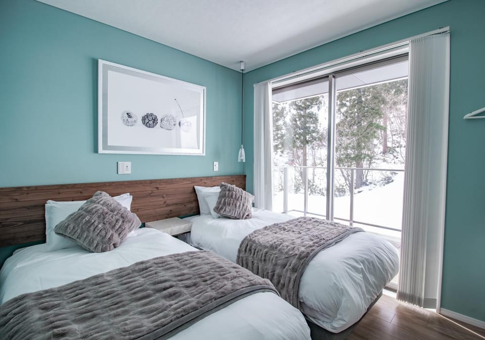 Balcony/Terrace, Bedroom, Mountain view