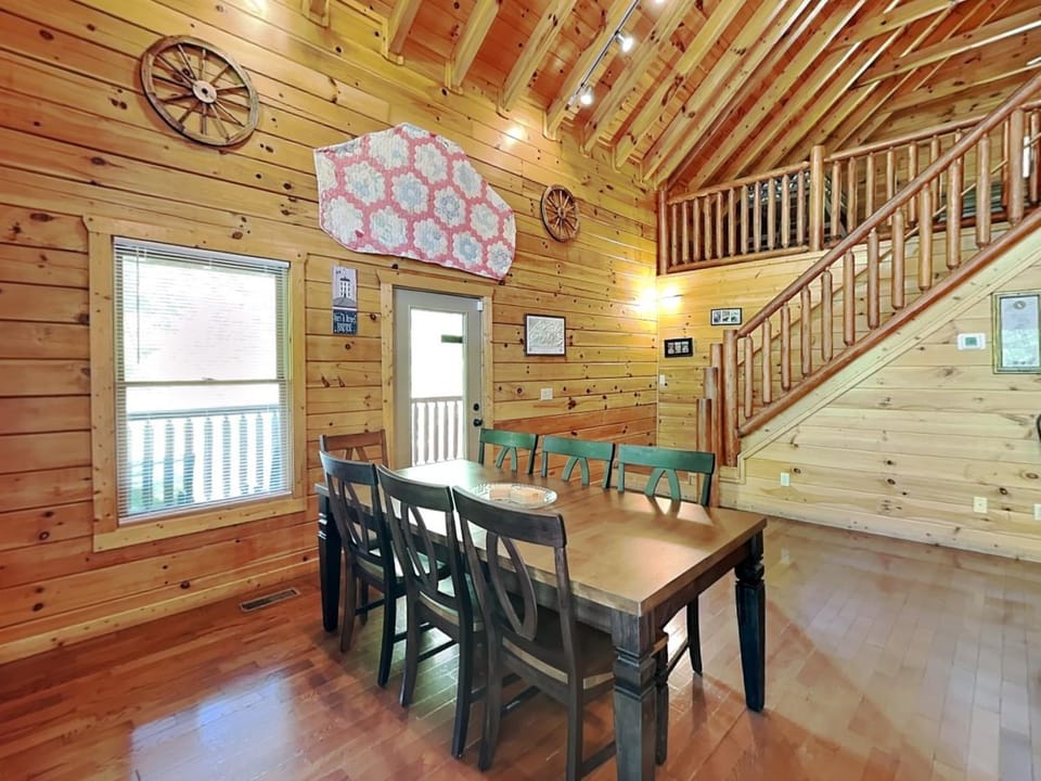 Seating area, Dining area, furniture
