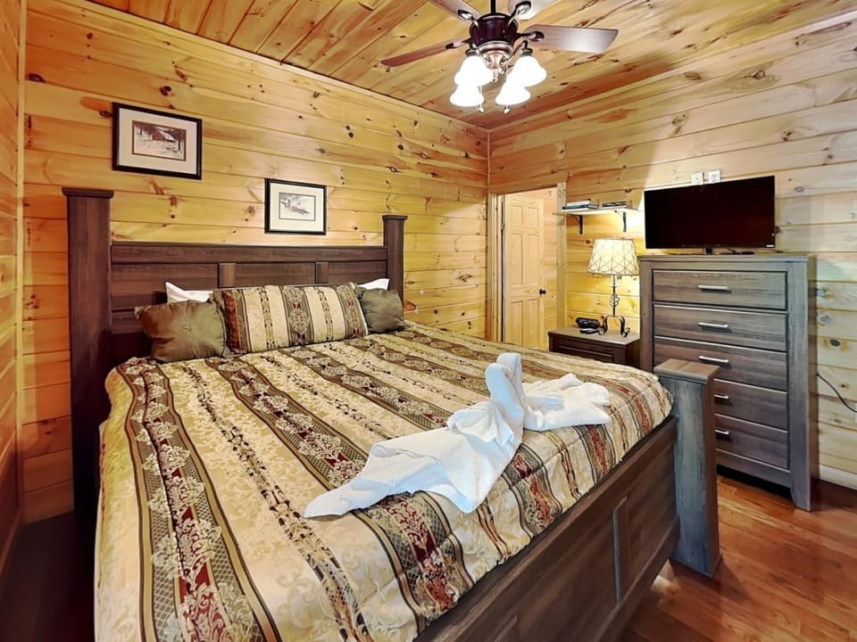 Bed, TV and multimedia, Bedroom, furniture, towels, wardrobe