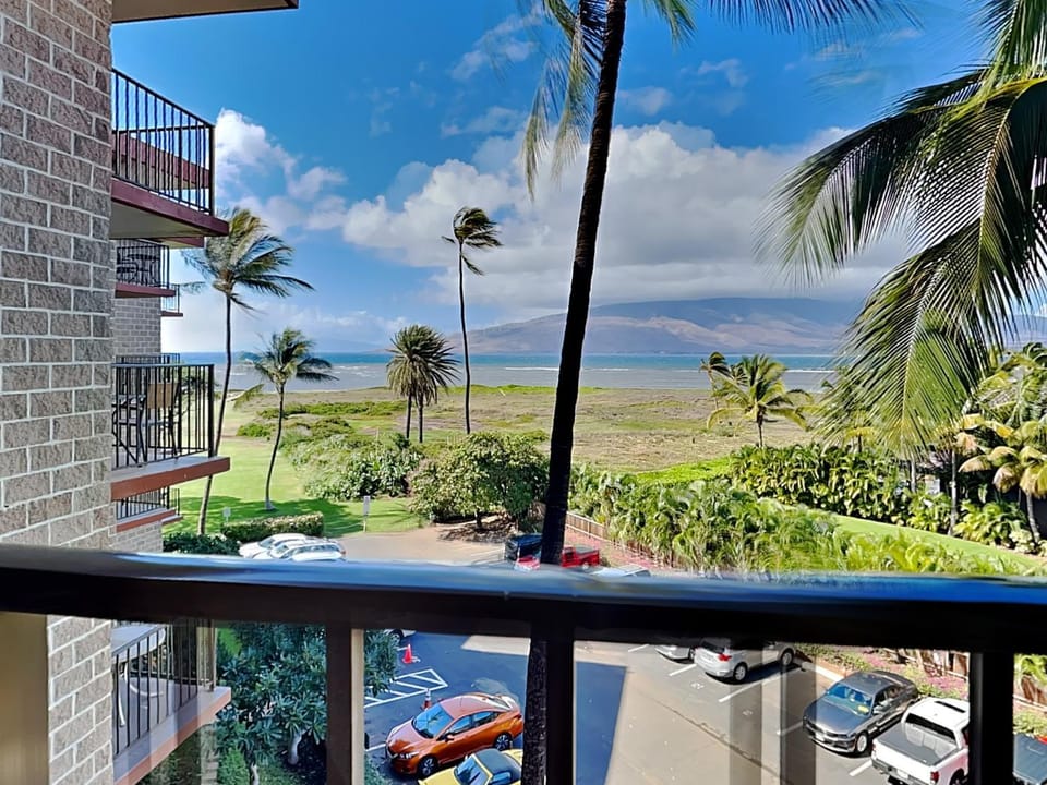 Property building, Natural landscape, View (from property/room), Balcony/Terrace, Beach, Sea view