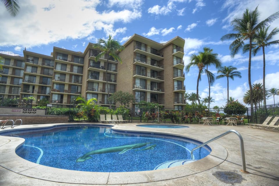 Property building, Garden, Balcony/Terrace, Swimming pool