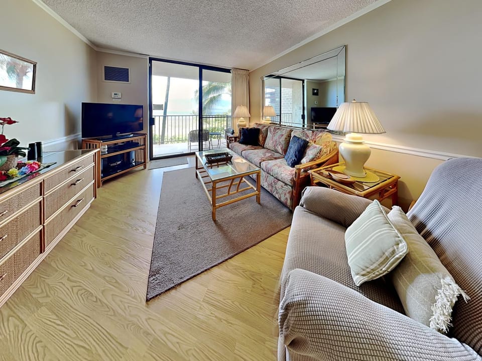 TV and multimedia, Balcony/Terrace, Living room, Seating area, furniture