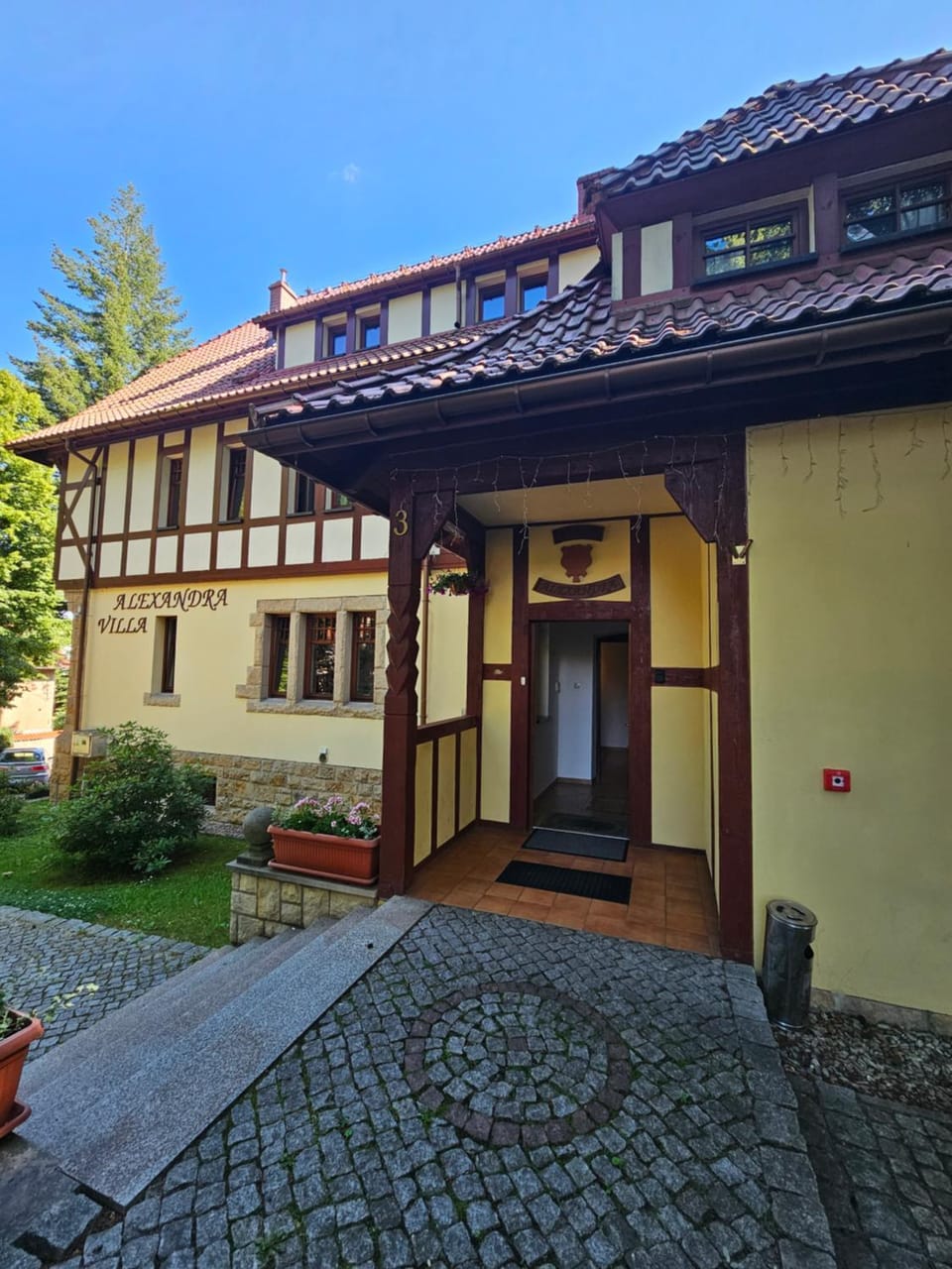 Facade/entrance, Day