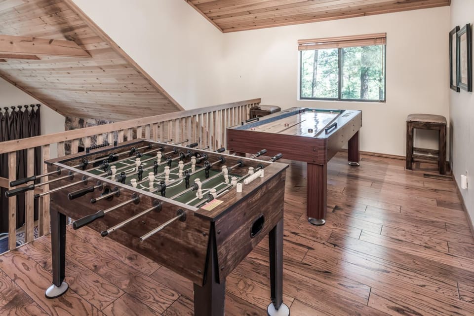 Game Room, Seating area