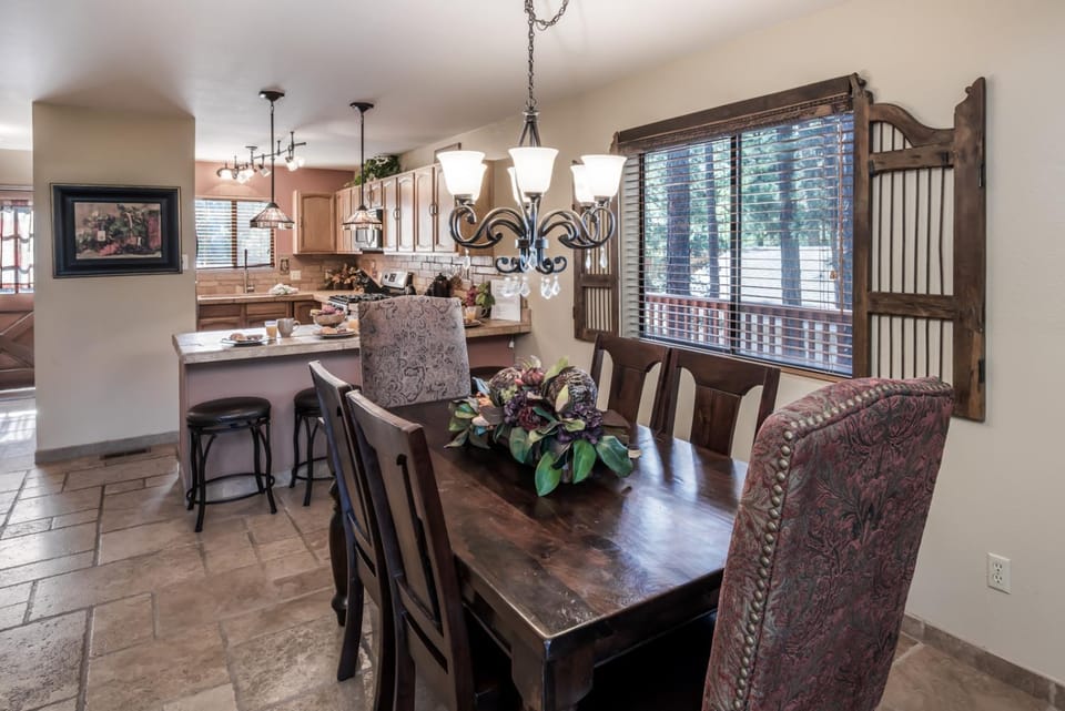 Kitchen or kitchenette, Dining area, furniture