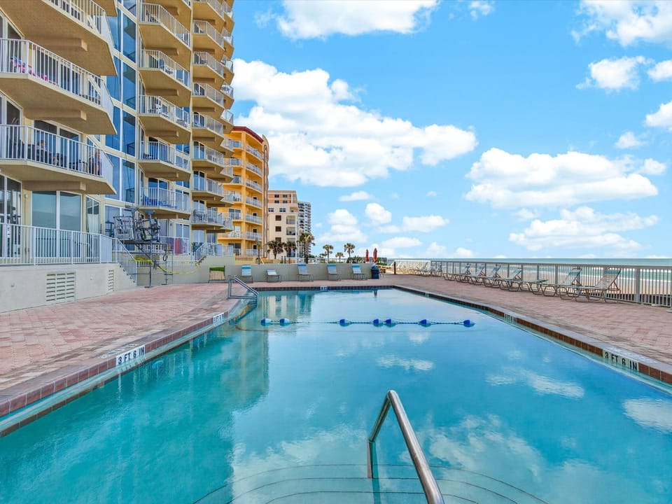 Shores Club 703 Apartment in Daytona Beach Shores