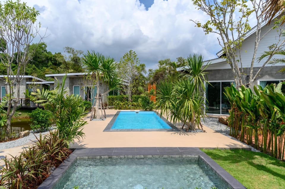Pool view, Swimming pool