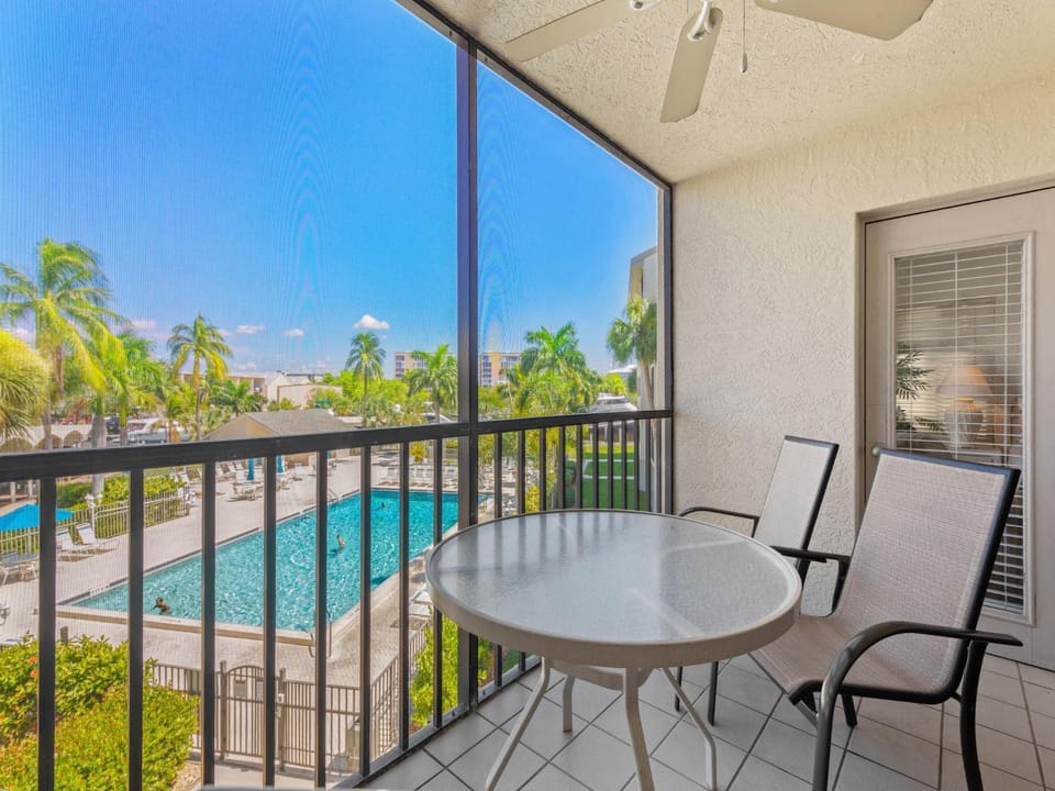 Balcony/Terrace, Pool view, Swimming pool, furniture