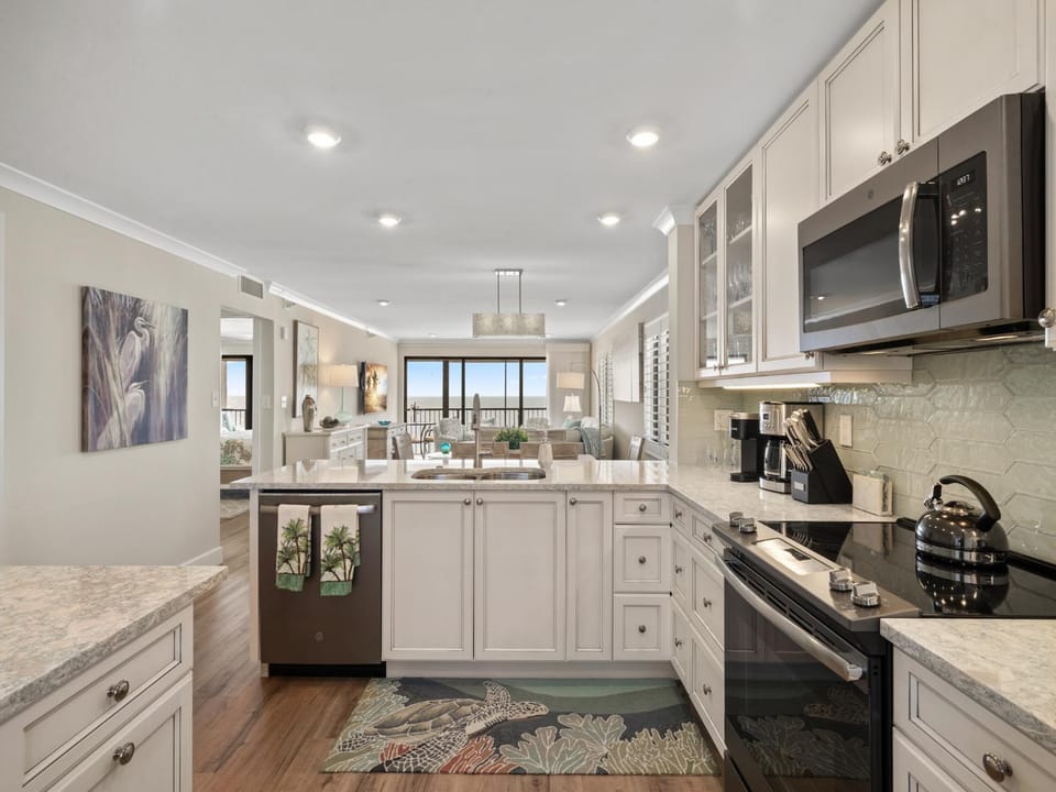 View (from property/room), Kitchen or kitchenette, Living room, dishwasher, microwave, oven, kitchen