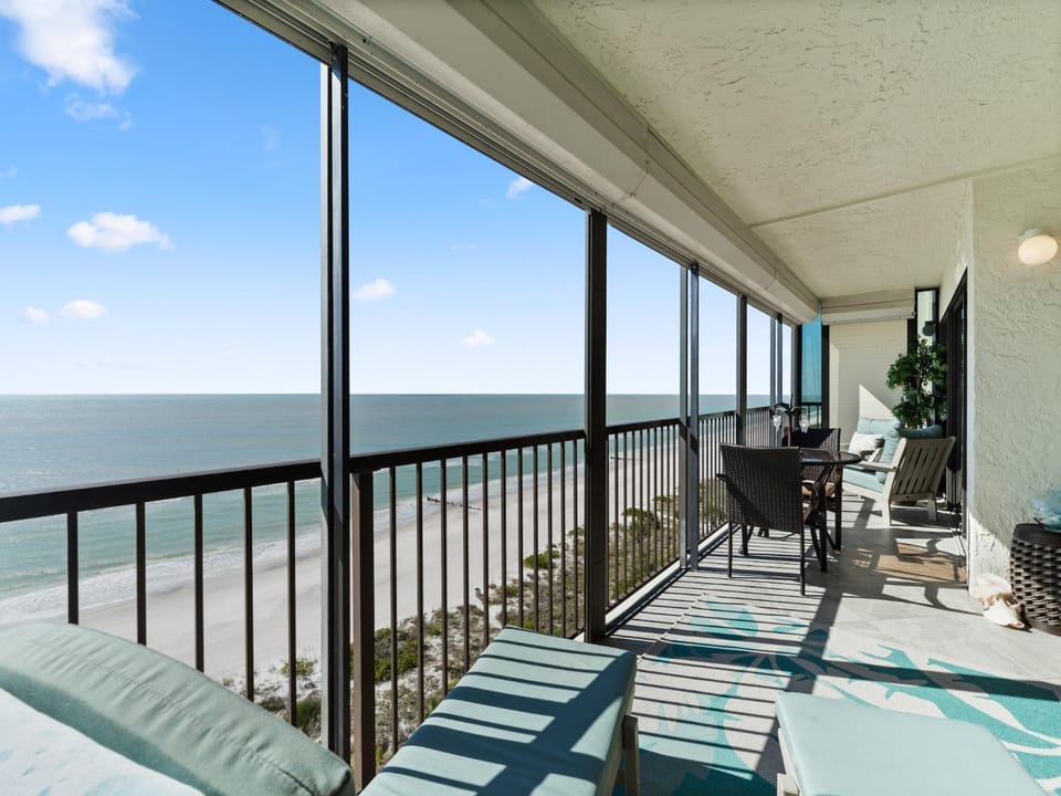 Balcony/Terrace, Seating area, Beach, Sea view
