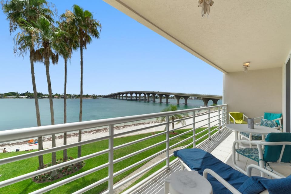 Balcony/Terrace, Seating area, Beach, Sea view, furniture