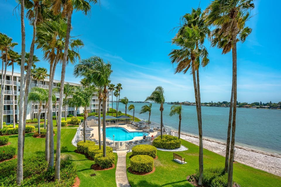 Property building, Natural landscape, Bird's eye view, Garden, Swimming pool