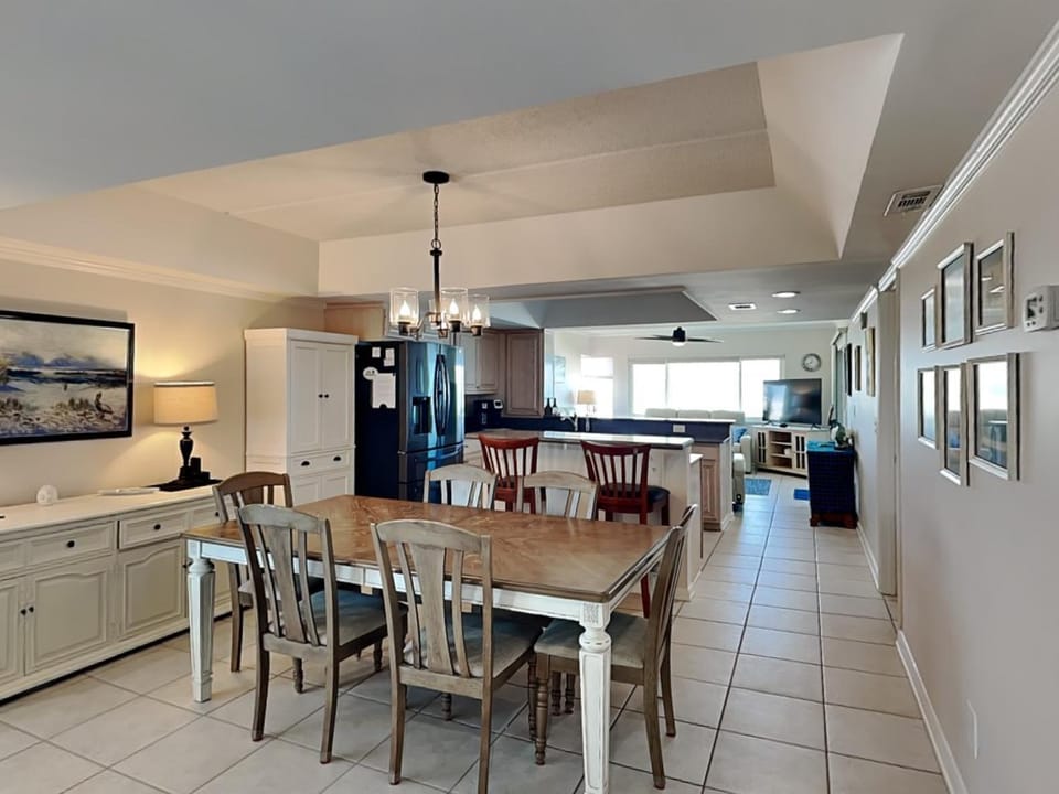 Kitchen or kitchenette, Dining area, furniture