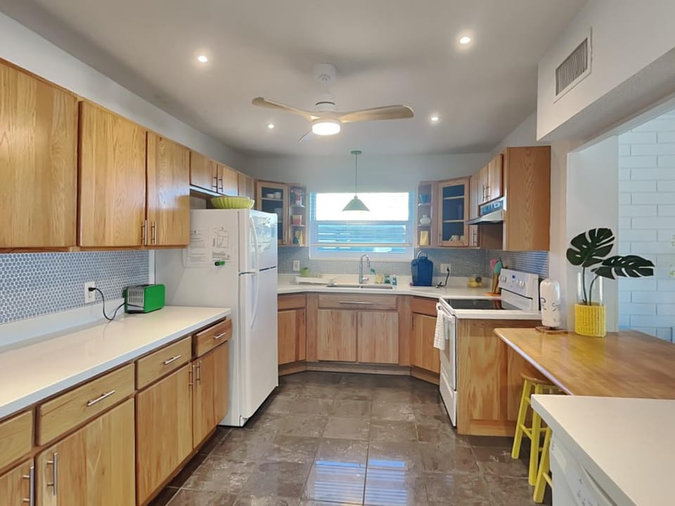Sea view, microwave, oven, stove, kitchen