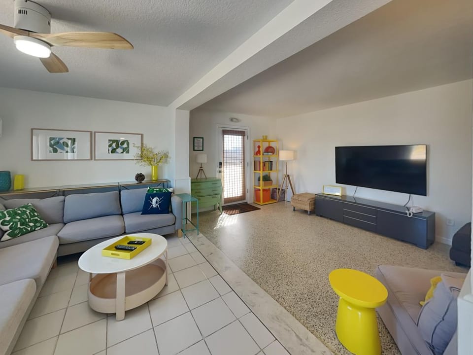 TV and multimedia, Living room, Seating area, furniture