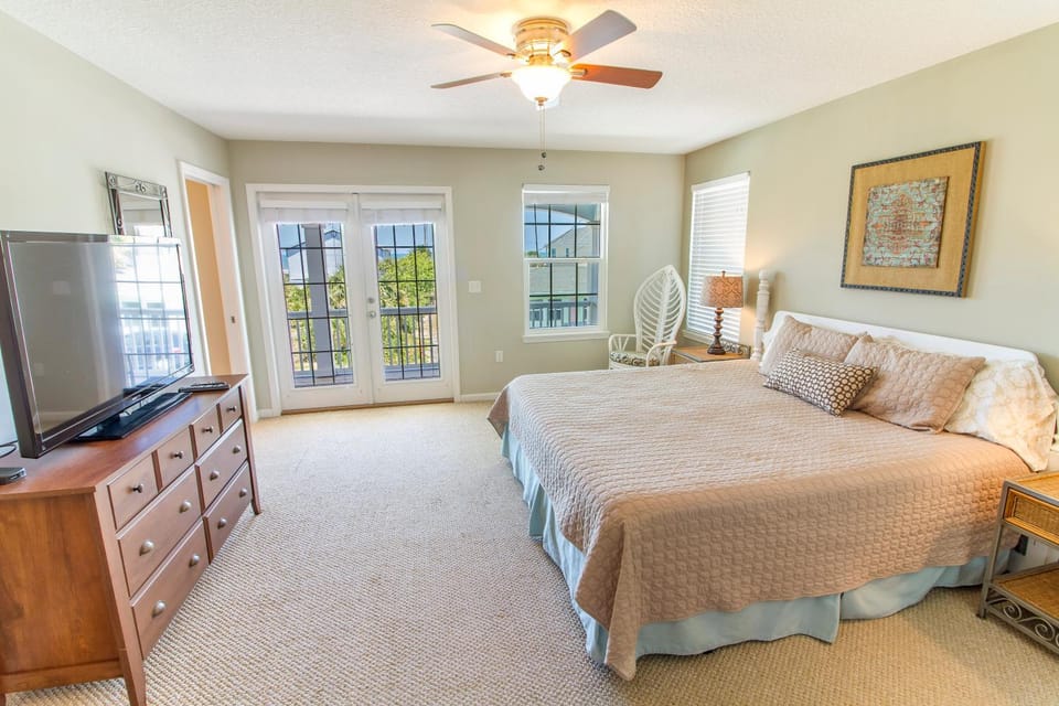 Bed, TV and multimedia, Balcony/Terrace, Bedroom, furniture