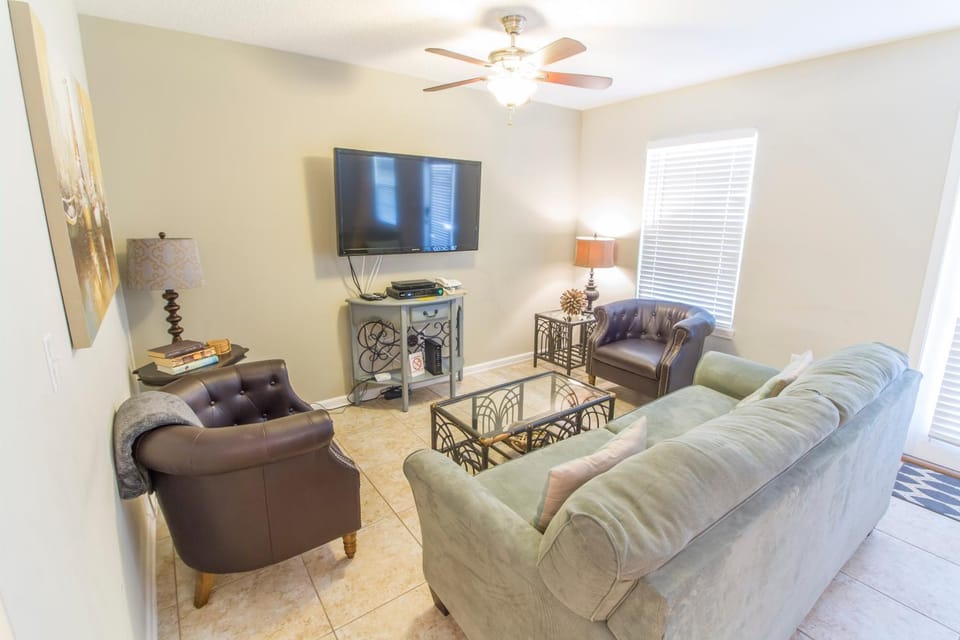 TV and multimedia, Living room, Seating area, furniture