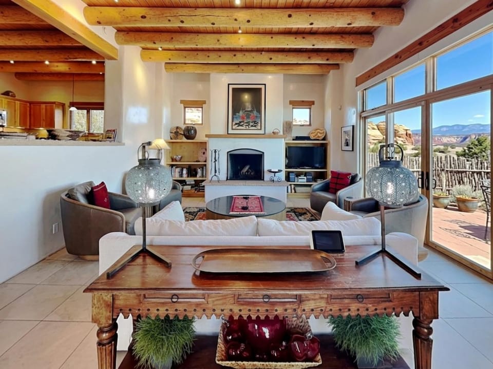 TV and multimedia, View (from property/room), Balcony/Terrace, Living room, fireplace, furniture, kitchen