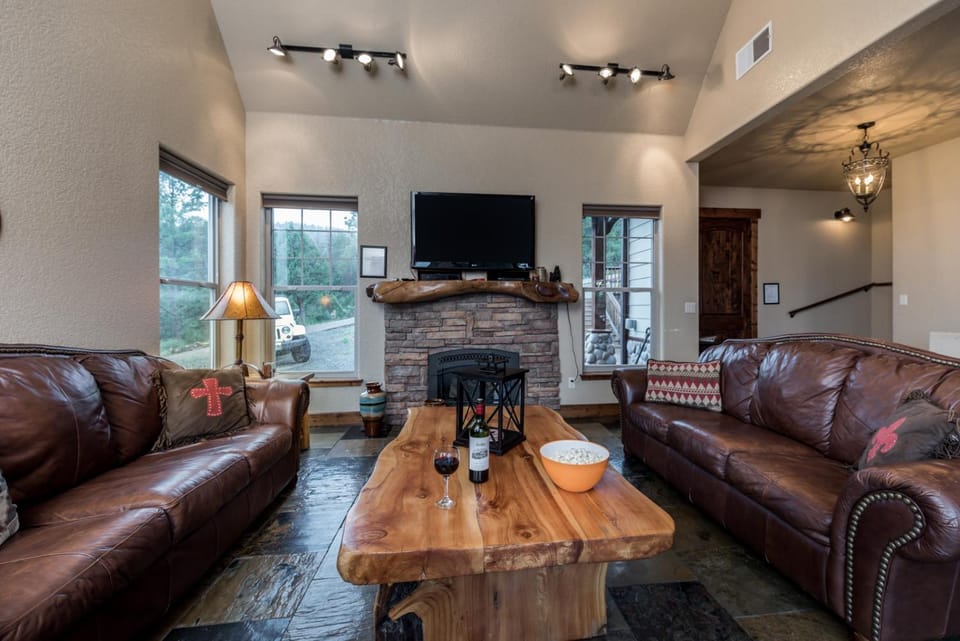 TV and multimedia, Living room, Seating area, fireplace, furniture