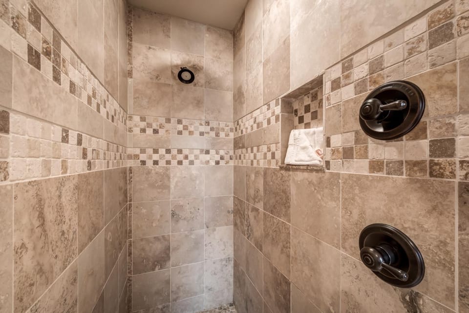 Shower, Bathroom, towels