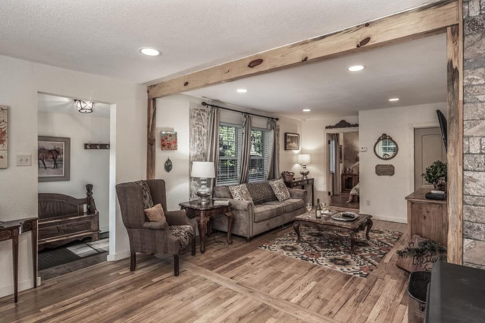 Living room, Seating area, furniture
