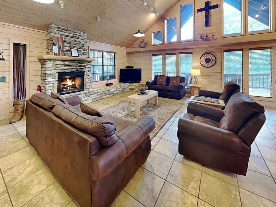 TV and multimedia, Balcony/Terrace, Living room, Seating area, fireplace, furniture