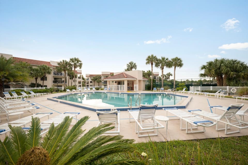 Property building, Garden, Seating area, Swimming pool
