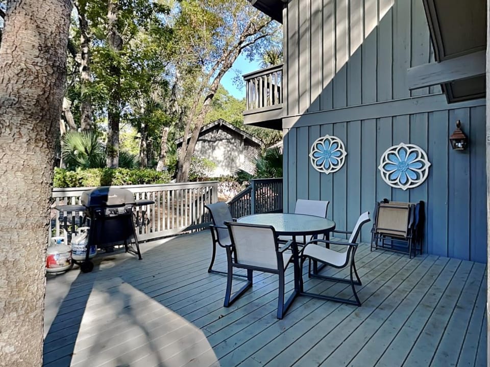 Property building, Patio, Natural landscape, BBQ facilities, Garden, Balcony/Terrace, Seating area