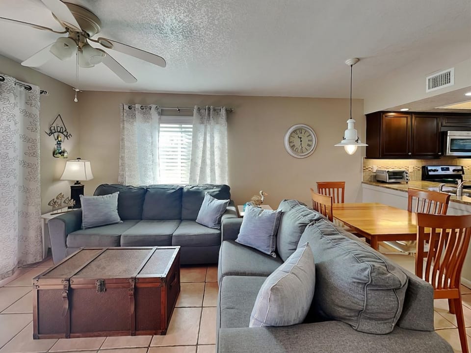 Kitchen or kitchenette, Living room, Seating area, Dining area, furniture