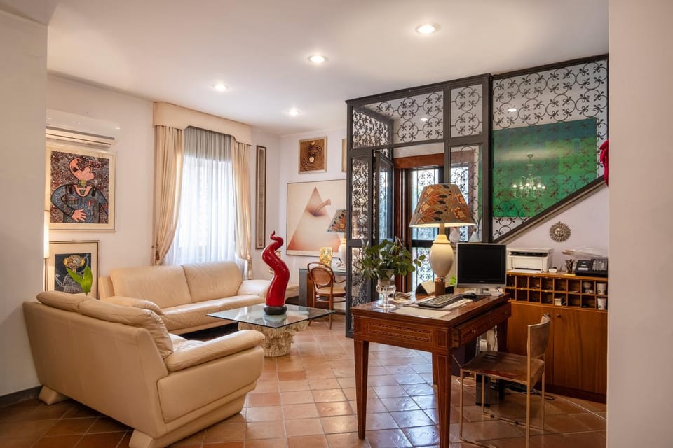 Communal lounge/ TV room, Day, Living room, Lobby or reception, Seating area, Time of day