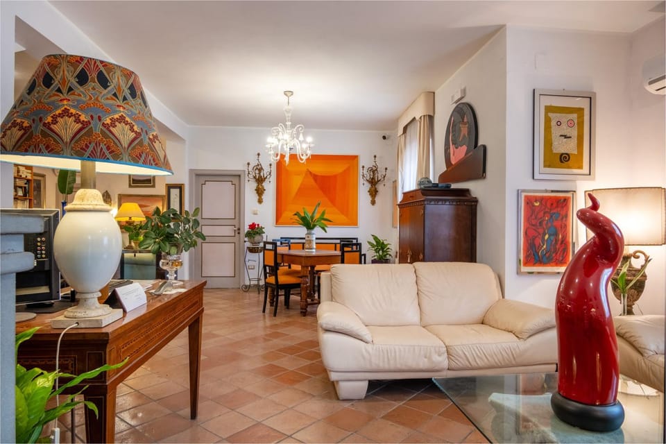 Communal lounge/ TV room, Day, Living room, Decorative detail, Seating area, Time of day, furniture, air conditioner
