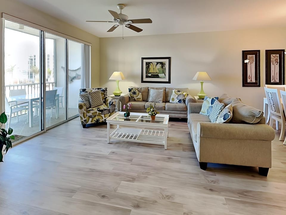 Balcony/Terrace, Living room, Seating area, furniture