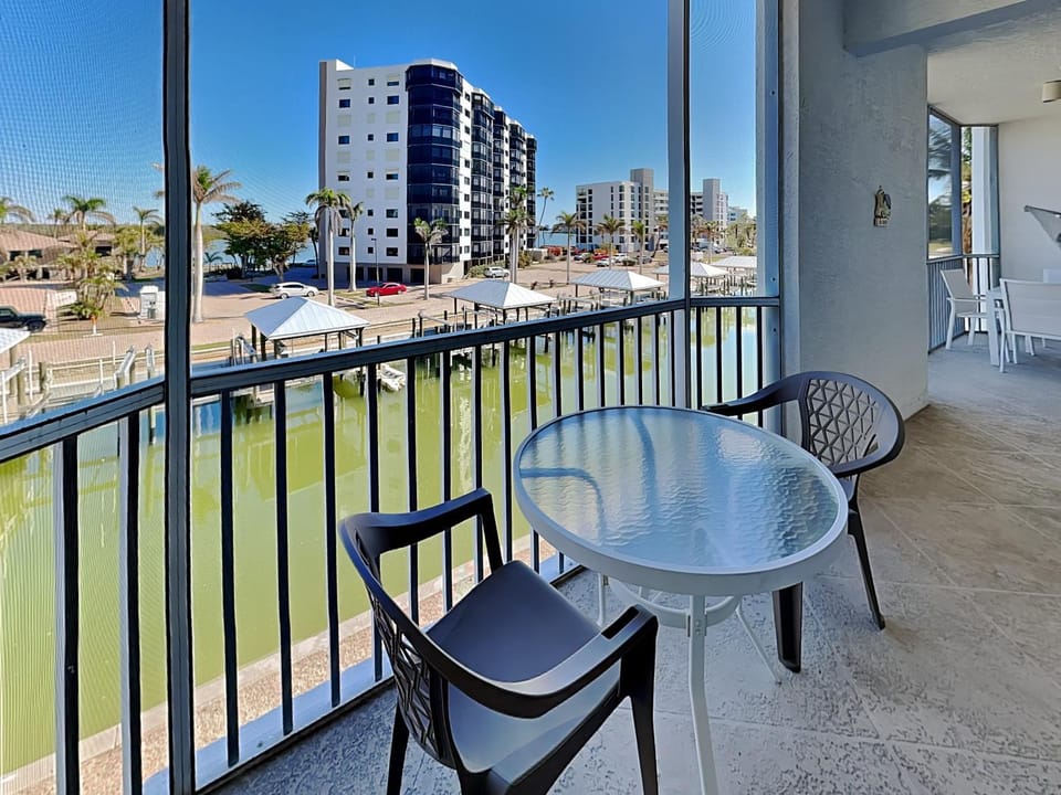 Balcony/Terrace, City view, Street view